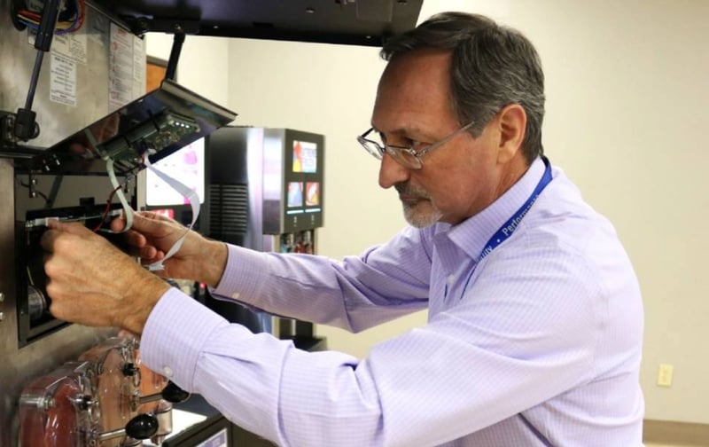 Operating a frozen beverage machine@2x