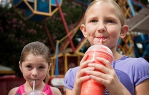children-sipping-frozen-beverage-in-amusement-park@2x