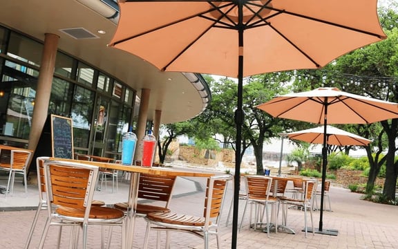 frozen-beverage-umbrella@2x