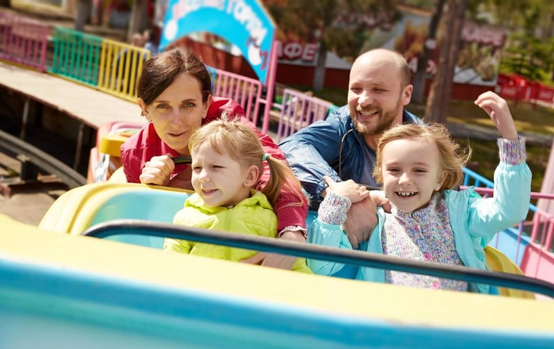 family-at-amusement-park@2x