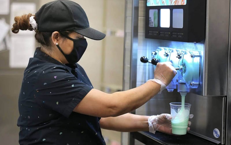 Frozen-Beverage-Dispenser-with-BIB-Bag-In-Box-Technology